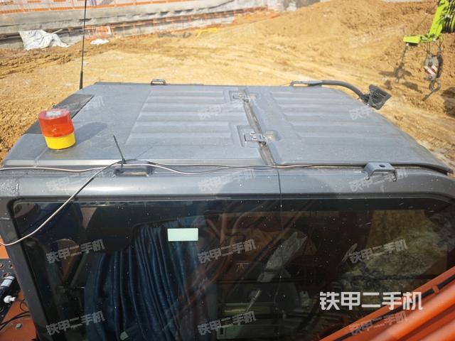 駕駛室頂部（整機外觀）