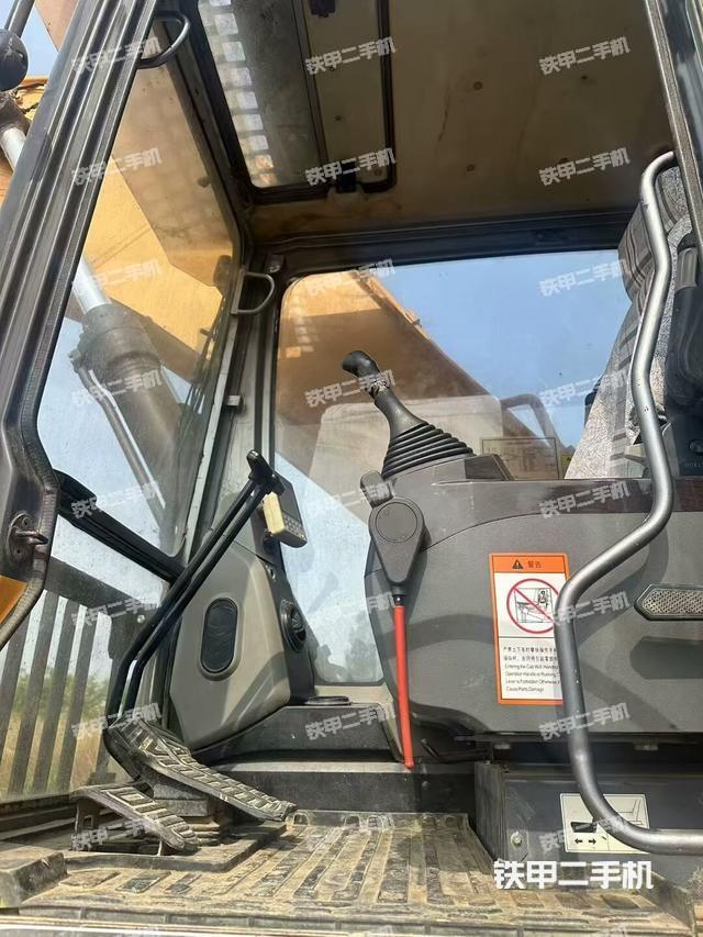 驾驶室整体（整机外观）