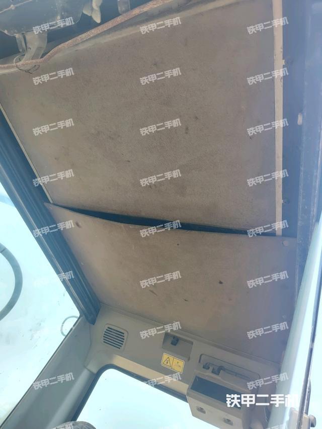 驾驶室顶部（整机外观）