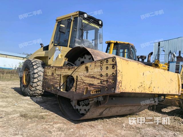 右前45°（压路机整机外观）