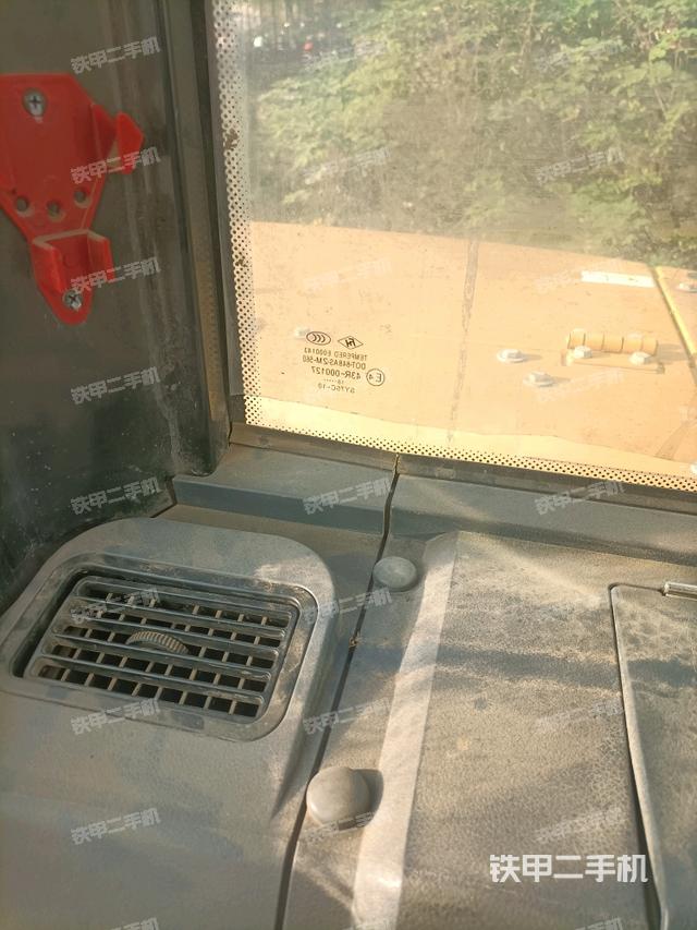 后窗玻璃角标（驾驶室部分）