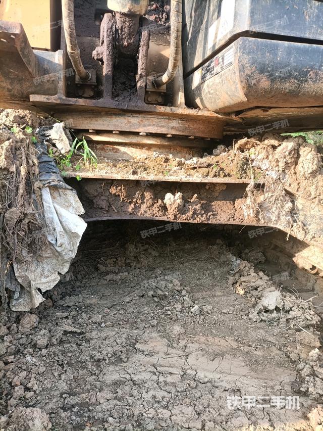 转盘和下车架正前（工作和回转装置）