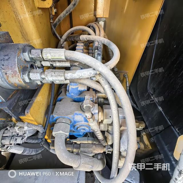 回转马达和主控阀（整机外观）