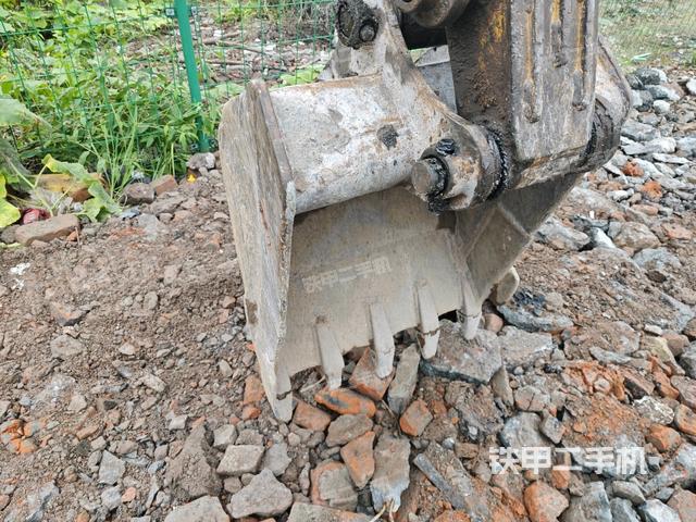 铲斗右后整体（工作和回转装置）