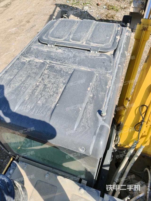 驾驶室顶部（整机外观）