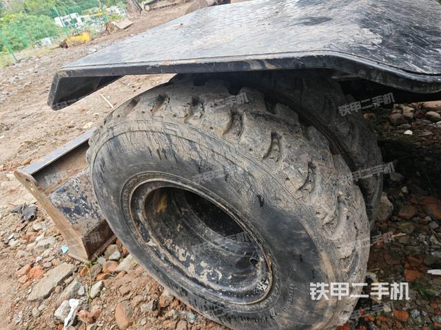 右驱动轮（行走机构）