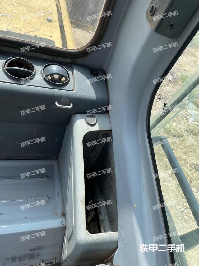 驾驶室顶部（整机外观）