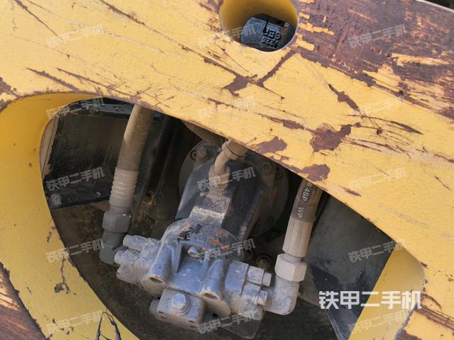 正后侧（压路机前后车架）