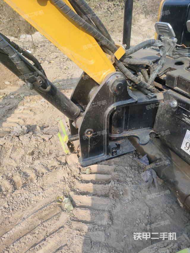 回转马达和主控阀（整机外观）