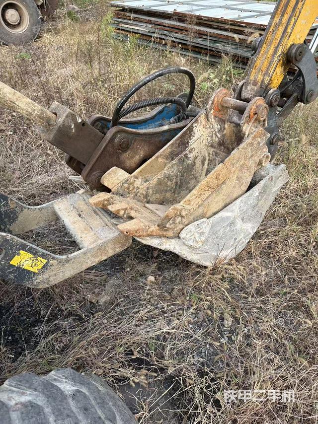 回转马达和主控阀（整机外观）