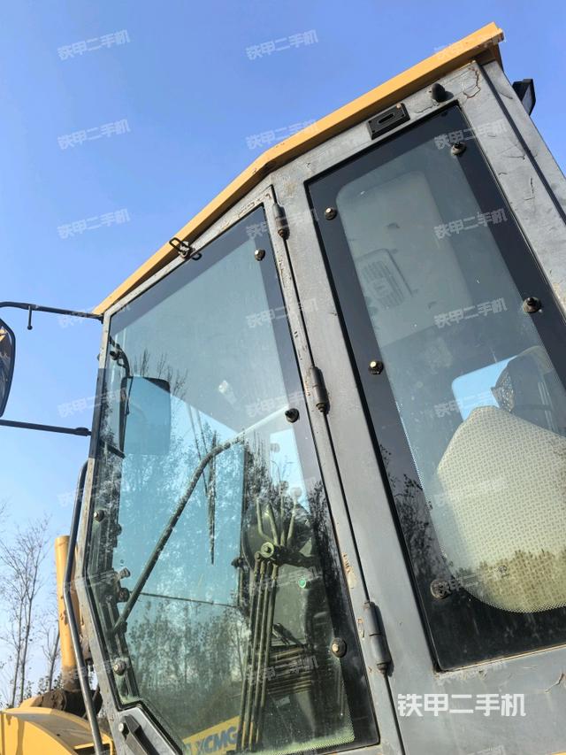 驾驶室正侧（驾驶室/操作室）