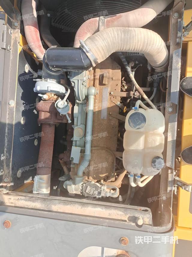 驾驶室顶部（整机外观）