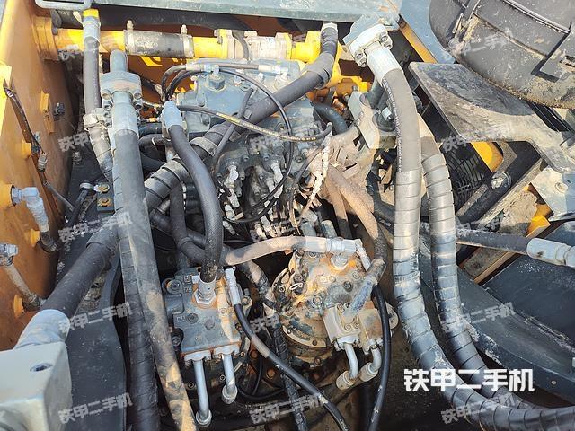 回转马达和主控阀（整机外观）