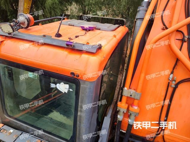 驾驶室顶部（整机外观）