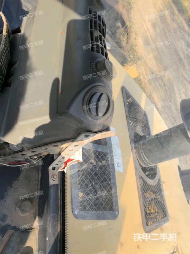 操作臺全景（壓路機駕駛室）