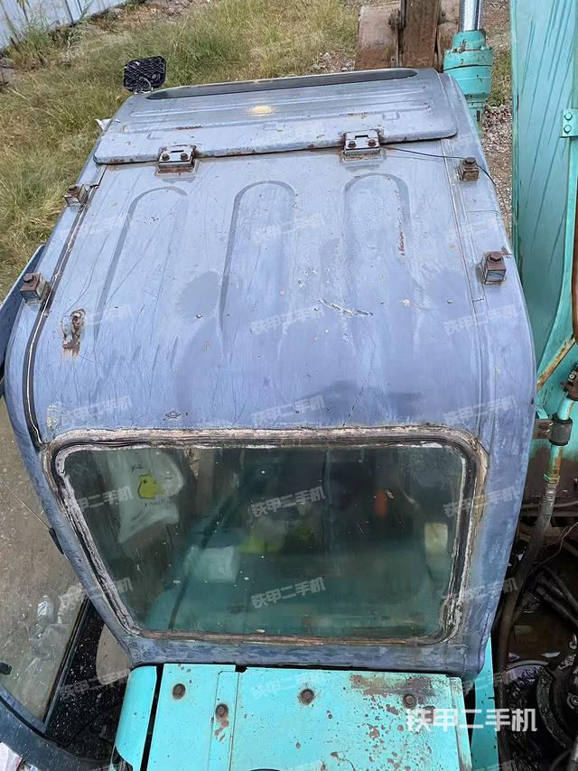 驾驶室顶部（整机外观）