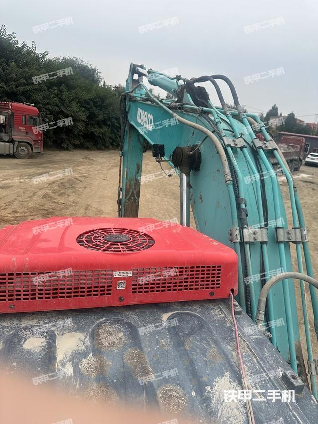 駕駛室頂部（整機外觀）