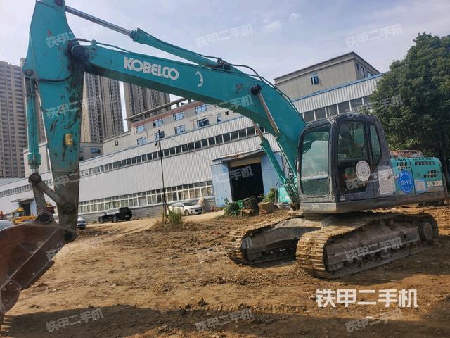 神钢SK200-8挖掘机