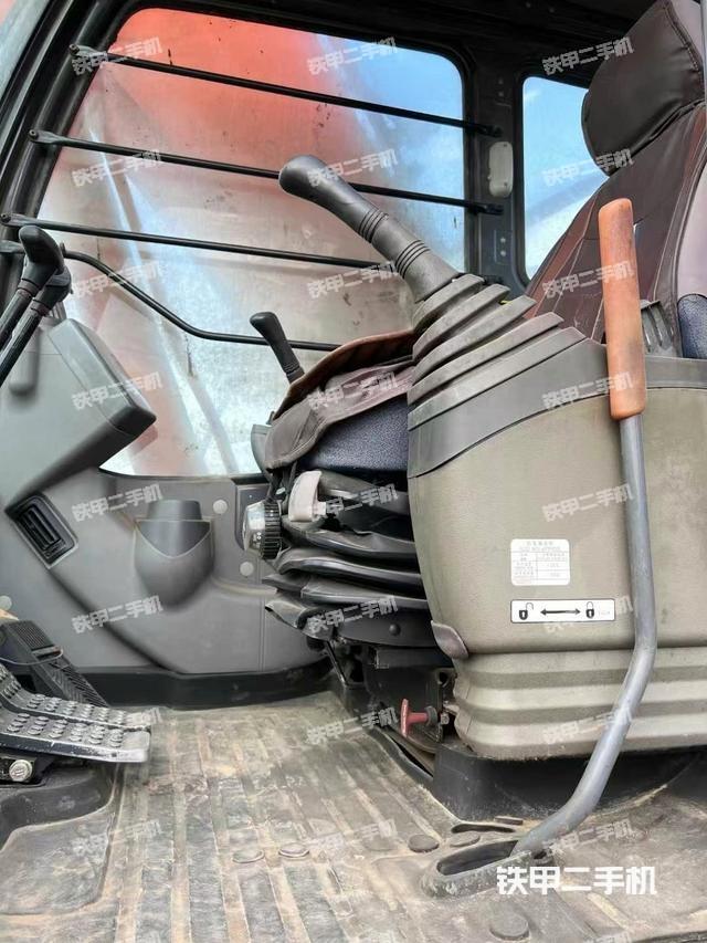 駕駛室整體（整機(jī)外觀）