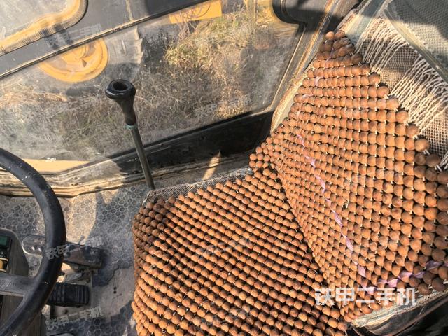 駕駛室側(cè)向上照全景（壓路機駕駛室）