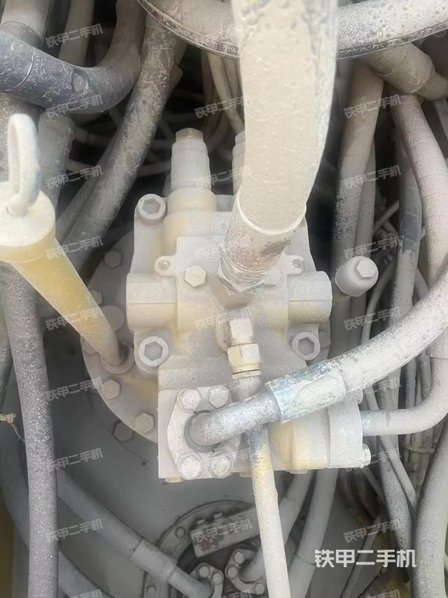 回轉馬達和主控閥（整機外觀）