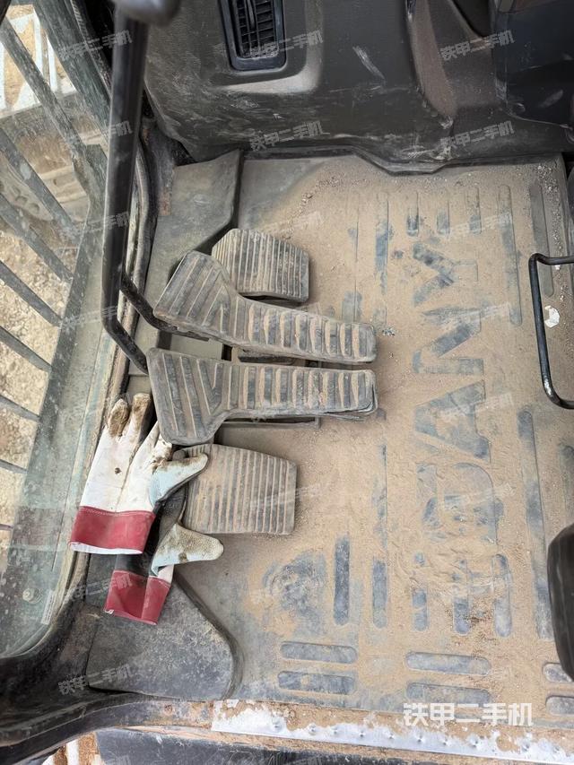 座椅右侧控制台/钥匙门/油门/含右手柄（驾驶室部分）