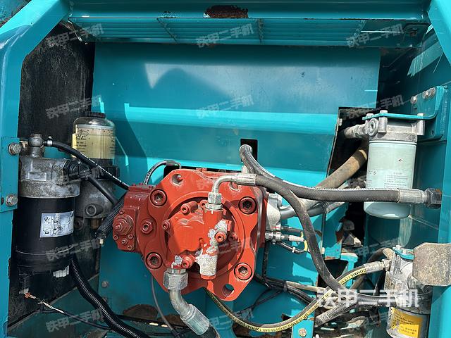 液壓泵艙室正面整體（整機(jī)外觀）