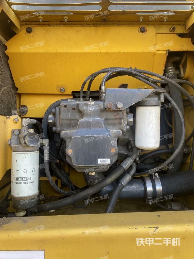 液壓泵艙室正面整體（整機(jī)外觀）