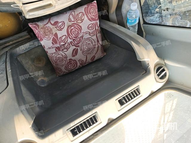 座椅右侧控制台/钥匙门/油门/含右手柄（驾驶室部分）