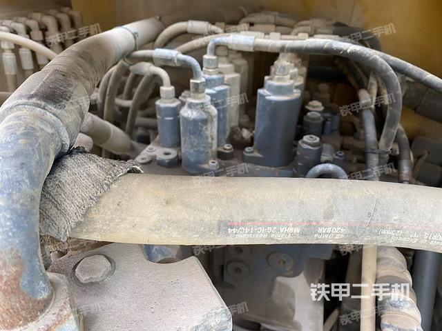 回转马达和主控阀（整机外观）