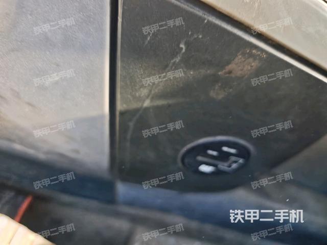 座椅左側(cè)控制臺/音響/含左手柄（駕駛室部分）