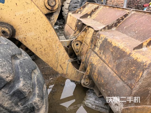 鏟斗油缸側(cè)面（工作裝置）