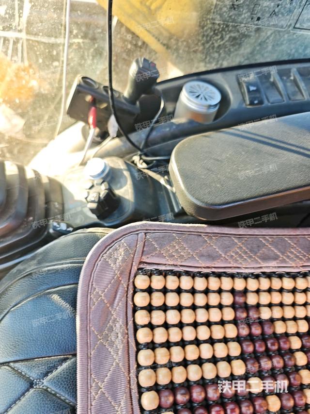 座椅左侧控制台/音响/含左手柄（驾驶室部分）