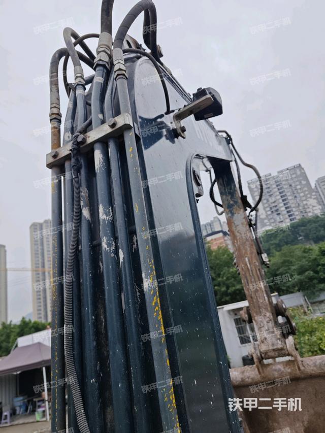 大臂背部俯视（工作和回转装置）