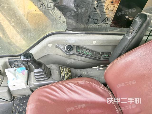 座椅右侧控制台/钥匙门/油门/含右手柄（驾驶室部分）