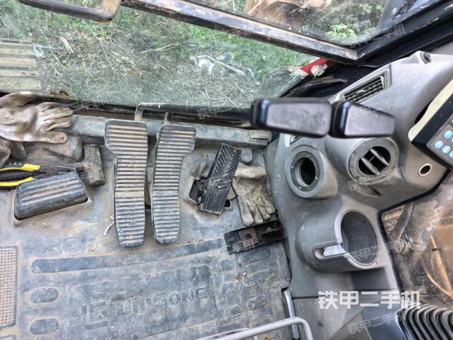 座椅右侧控制台/钥匙门/油门/含右手柄（驾驶室部分）