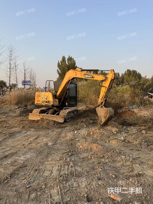 驾驶室顶部（整机外观）