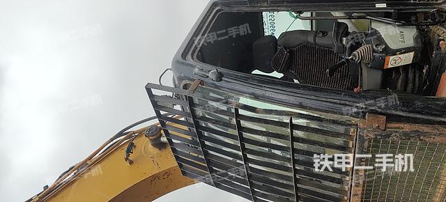 驾驶室顶部（整机外观）