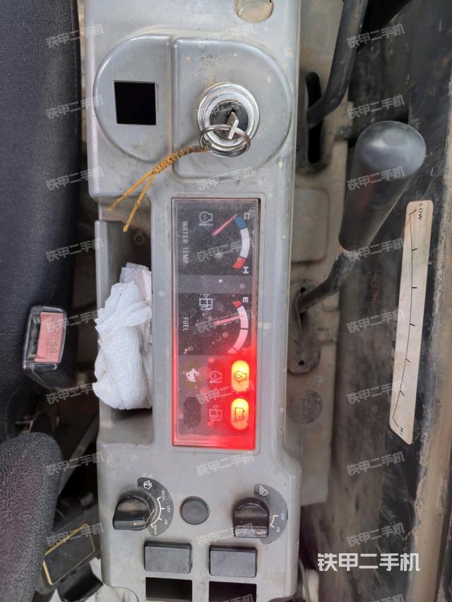 座椅右侧控制台/钥匙门/油门/含右手柄（驾驶室部分）