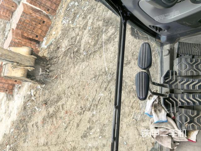 左后方玻璃角标（驾驶室部分）