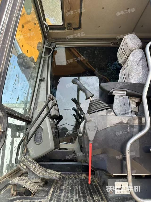 驾驶室整体（整机外观）