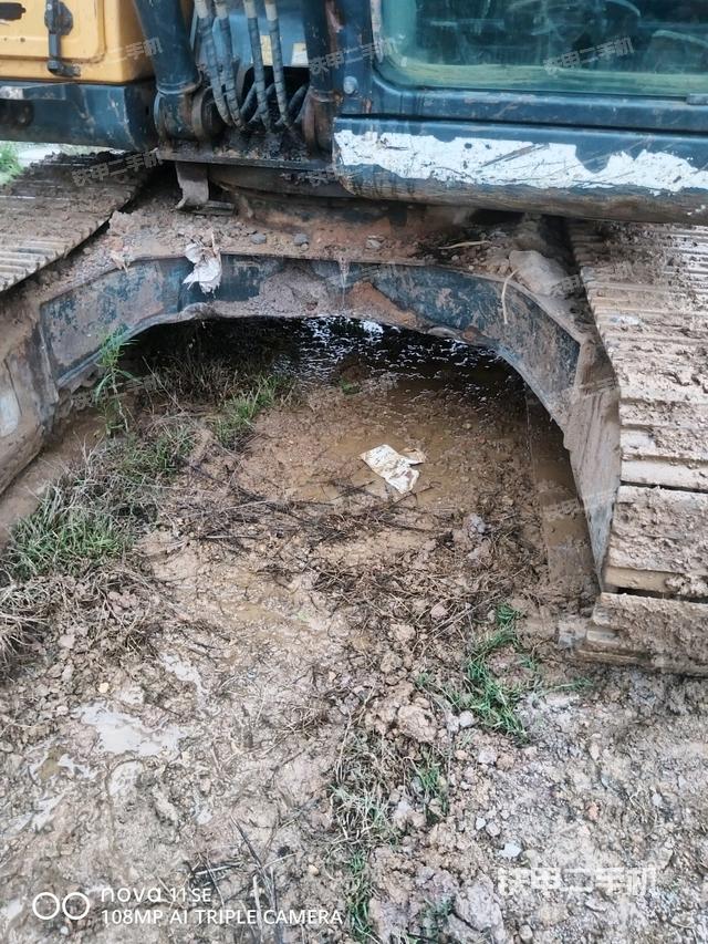 大臂背部俯视（工作和回转装置）