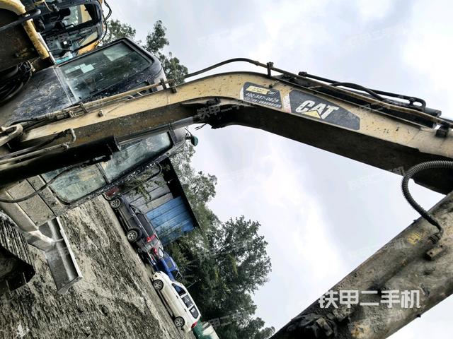 小臂整体右前（工作和回转装置）