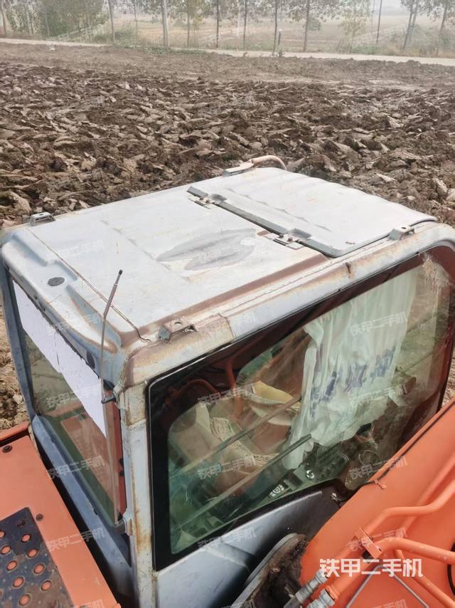 驾驶室顶部（整机外观）