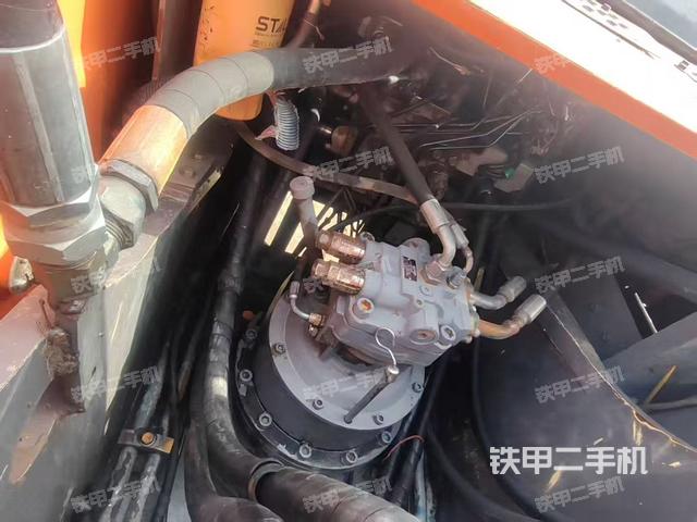 回转马达和主控阀（整机外观）