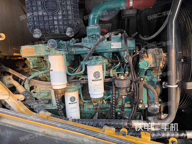 发动机左侧（整机外观及大件）