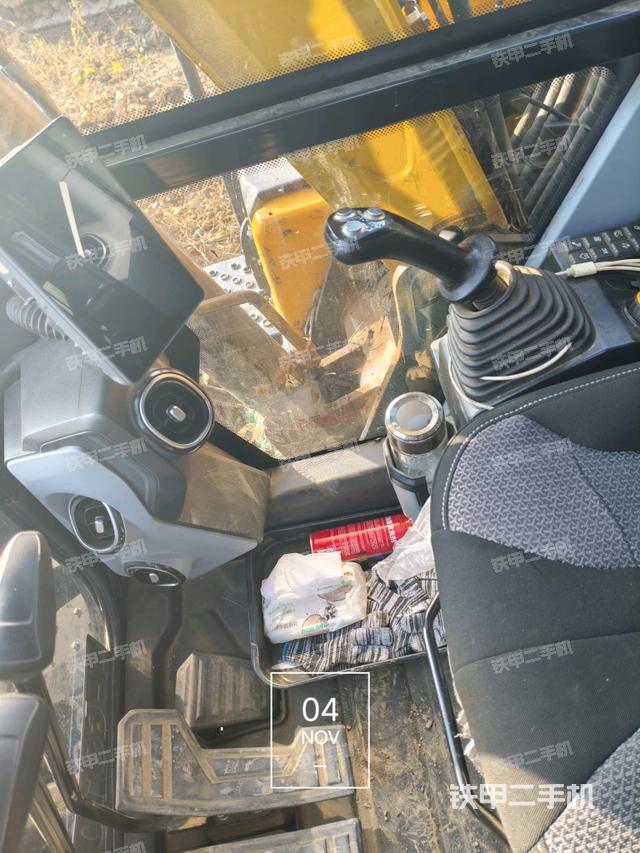 駕駛室整體（整機(jī)外觀）