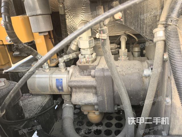 液压泵舱室正面整体（整机外观）