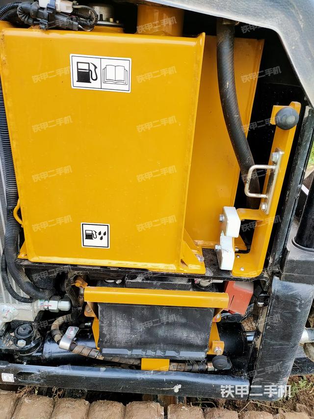 回转马达和主控阀（整机外观）