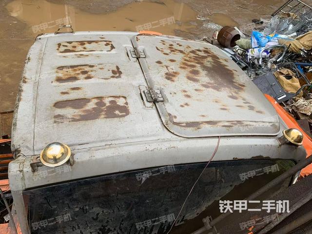 驾驶室顶部（整机外观）